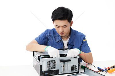 專注之手 一位年輕維修工的電腦檢修實錄